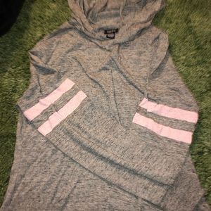 Rue 21 women’s hooded shirt